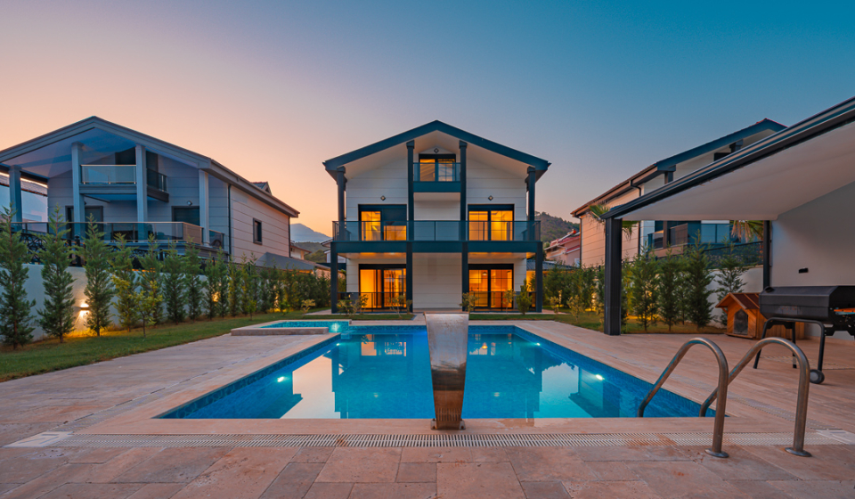 antalya-kalkan-villa-cekimi-salon-genis-aci-202509-04